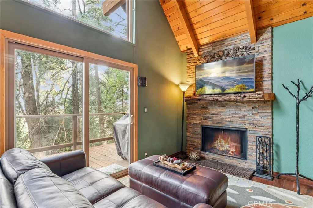 23959 Lakeview Drive, Crestline, California 92325 home-pic-12