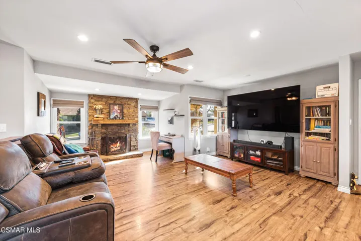 4959 Shady Trail St Simi Valley 2-9