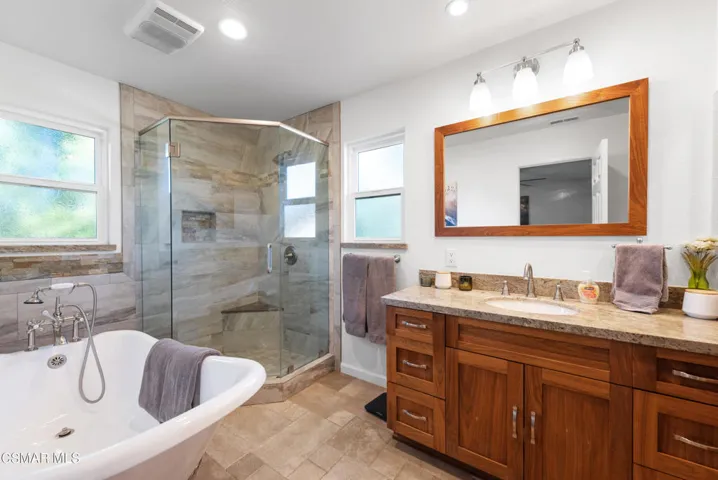 4959 Shady Trail St Simi Valley 2-23