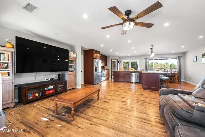 4959 Shady Trail St Simi Valley 2-12