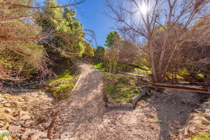 4959 Shady Trail St Simi Valley 2-27