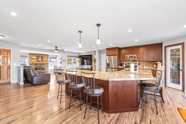 4959 Shady Trail St Simi Valley 2-17