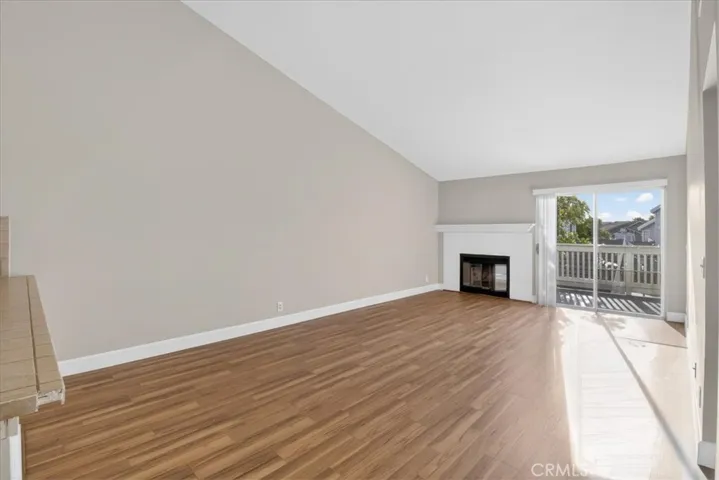 SOUTHERN EXPOSURE MEANS LIGHT ALL DAY!