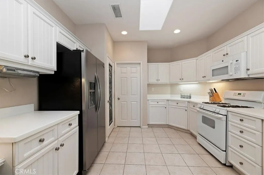 9133 Espinosa, Corona, California 92883 home-pic-4