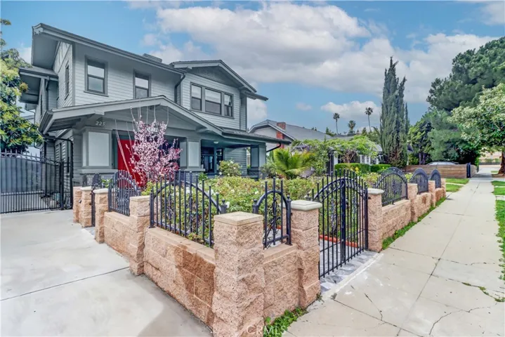223 N. St. Andrews, Los Angeles, California 90004