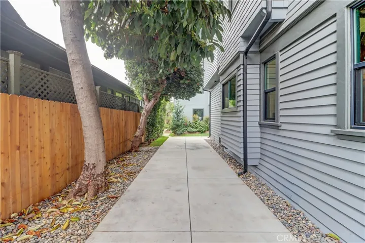 223 N. St. Andrews, Los Angeles, California 90004