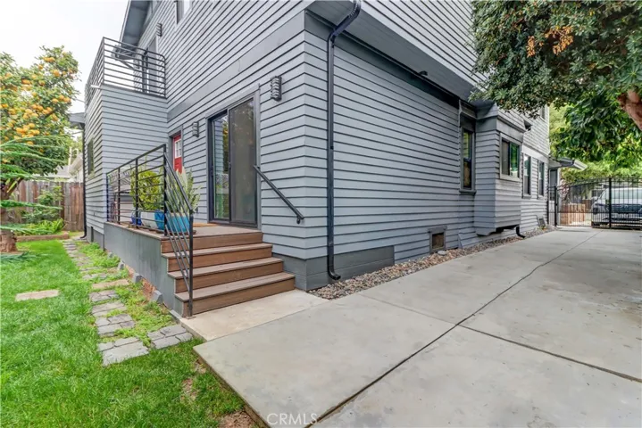 223 N. St. Andrews, Los Angeles, California 90004