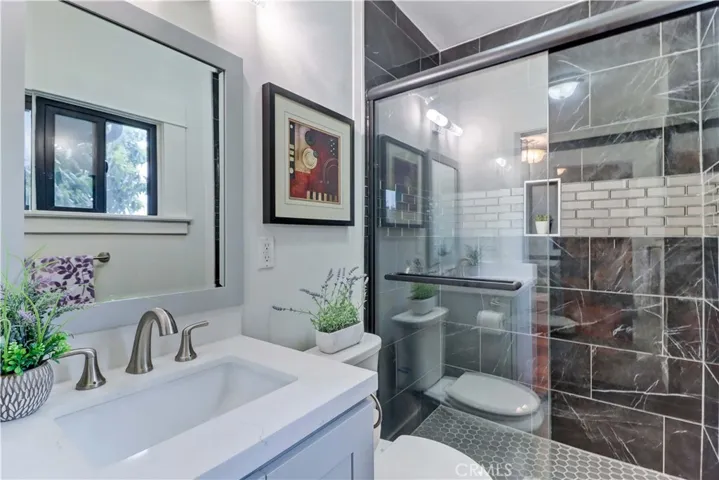223 N. St. Andrews, Los Angeles, California 90004
