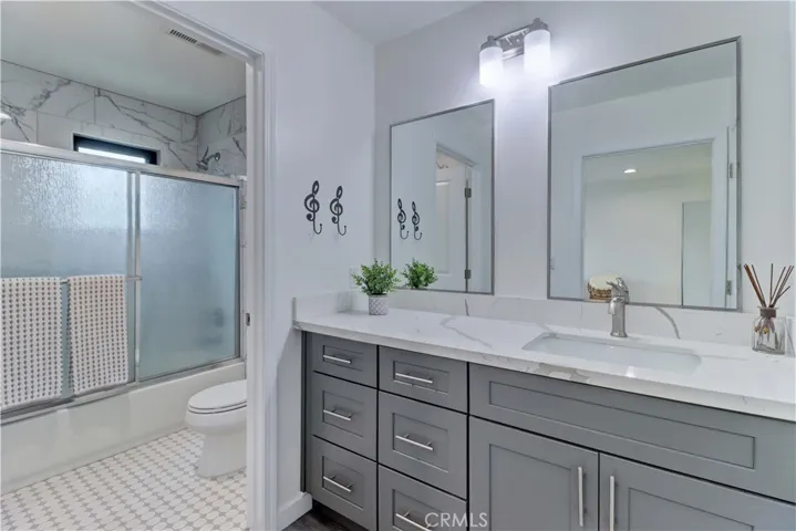 223 N. St. Andrews, Los Angeles, California 90004
