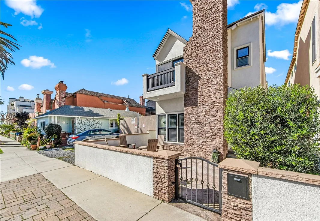 219 2nd Street, Huntington Beach, California 92648 home-pic-1