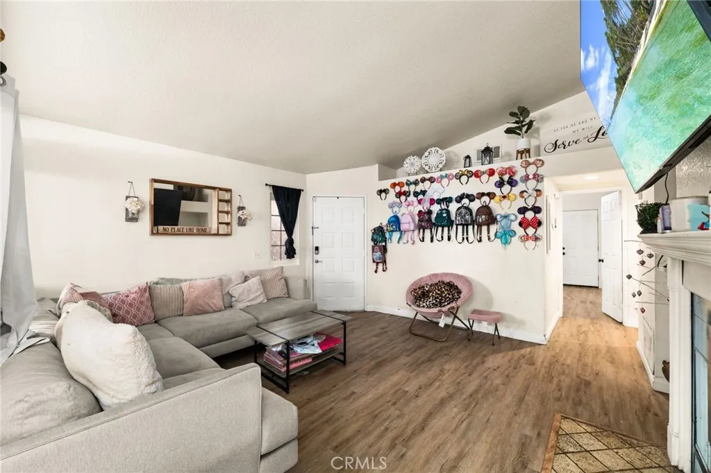 11355 Larchwood, Fontana, California 92337 home-pic-8