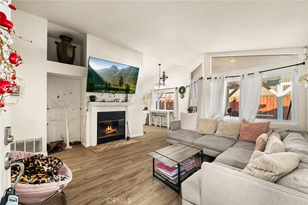 11355 Larchwood, Fontana, California 92337 home-pic-7