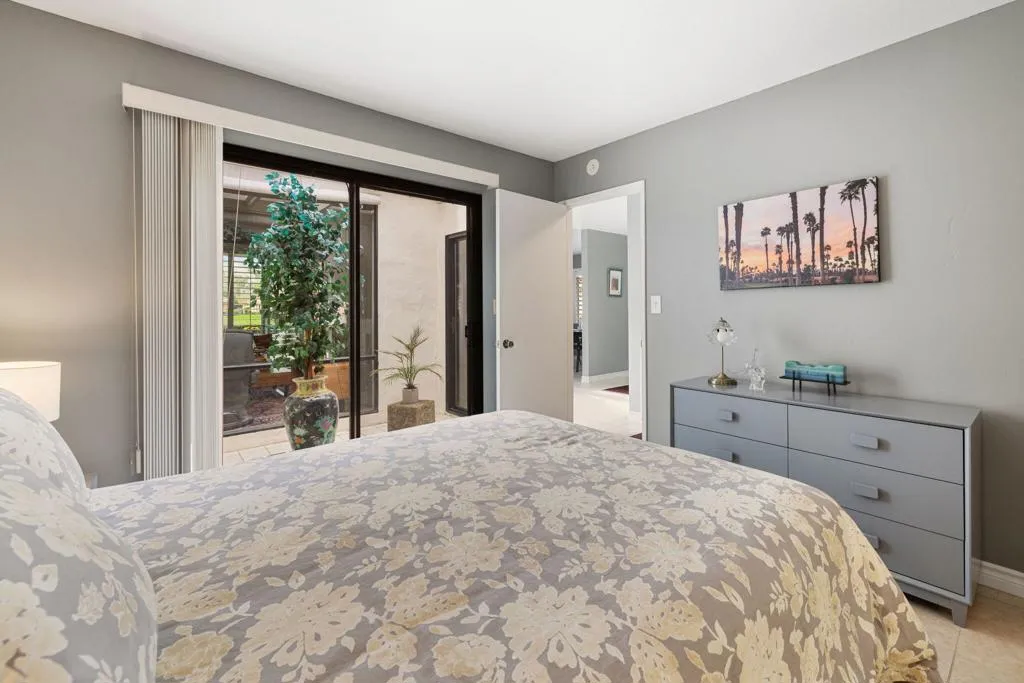 Guestroom \