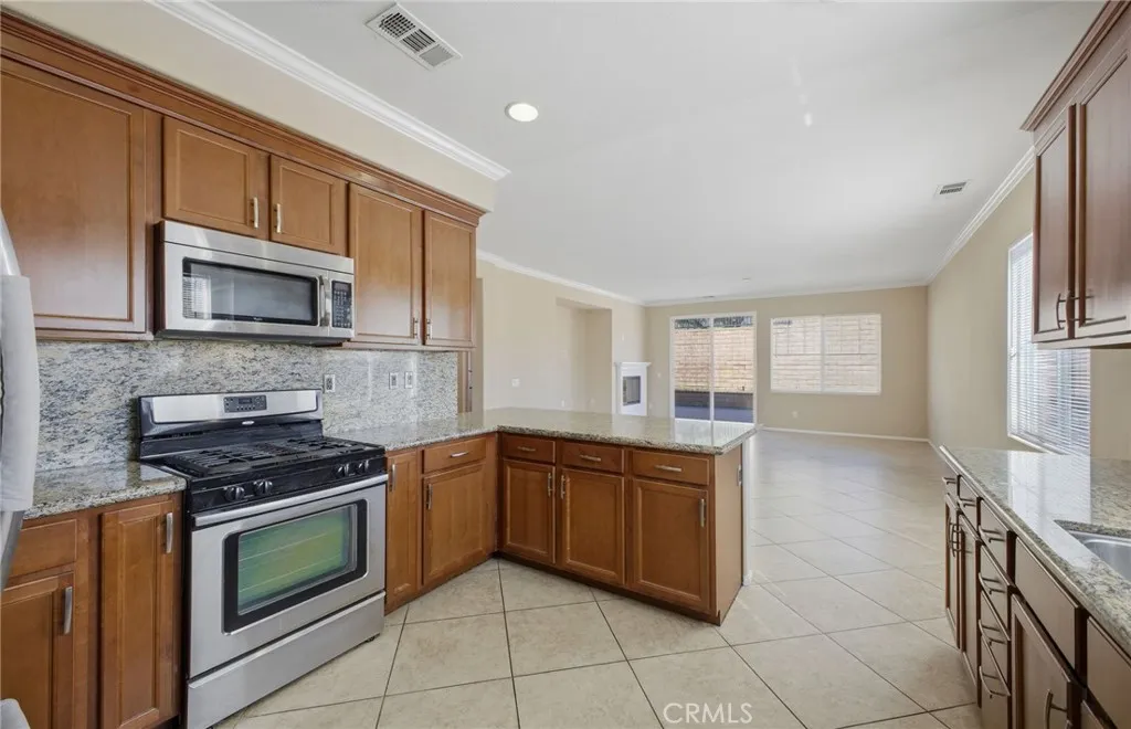 27212 Golden Field Court, Moreno Valley, California 92555 home-pic-25