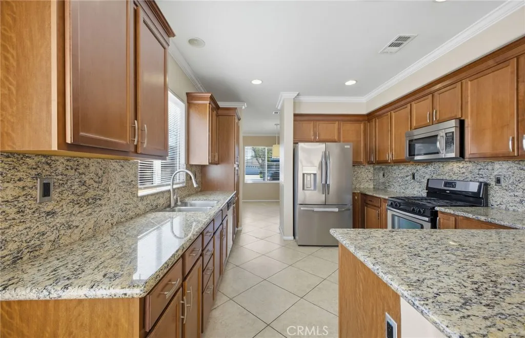 27212 Golden Field Court, Moreno Valley, California 92555 home-pic-22