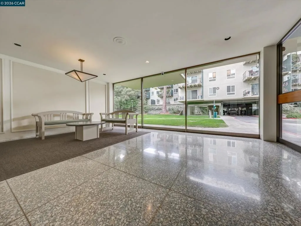 820 N Delaware St 215, San Mateo, California 94401 home-pic-6