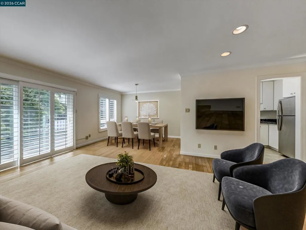 820 N Delaware St 215, San Mateo, California 94401 home-pic-1
