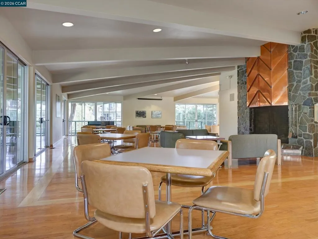 820 N Delaware St 215, San Mateo, California 94401 home-pic-20