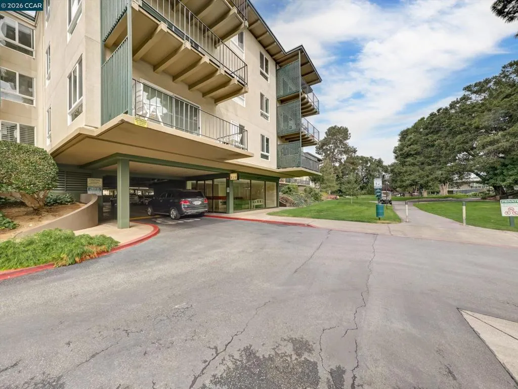 820 N Delaware St 215, San Mateo, California 94401 home-pic-4