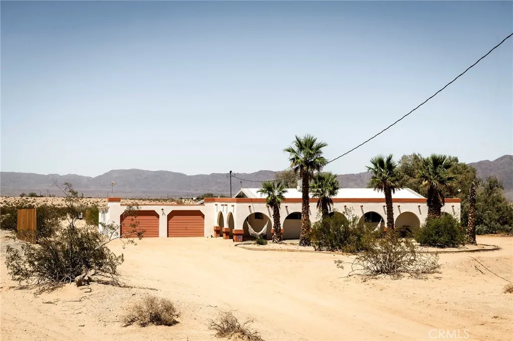 80322 Mesa Drive, 29 Palms, California 92277 home-pic-5