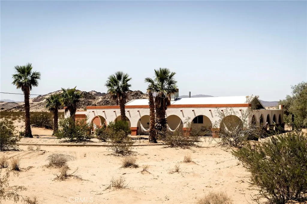 80322 Mesa Drive, 29 Palms, California 92277 home-pic-8