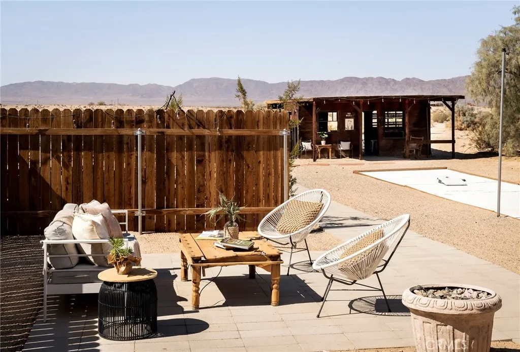 80322 Mesa Drive, 29 Palms, California 92277 home-pic-42