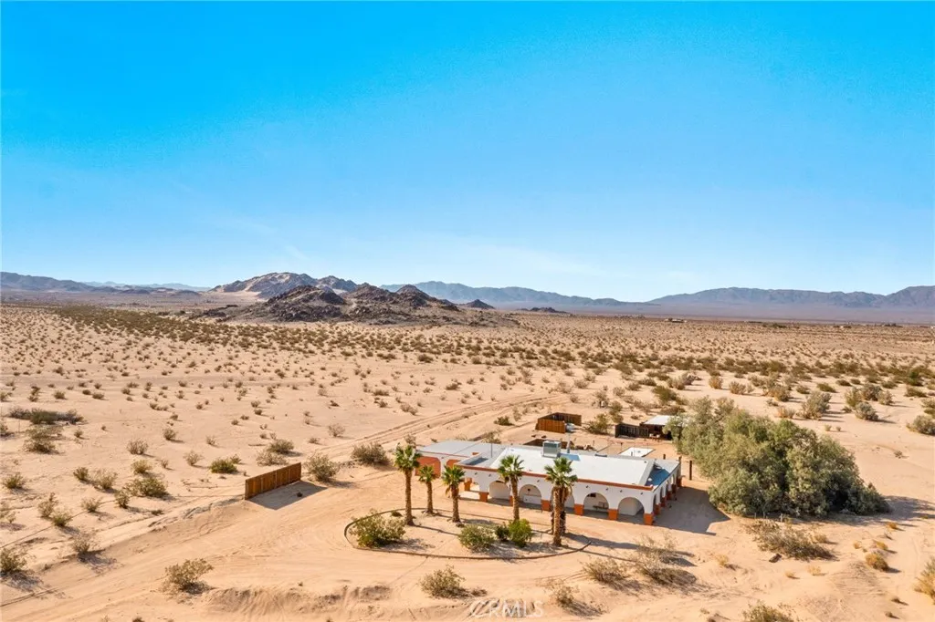 80322 Mesa Drive, 29 Palms, California 92277 home-pic-65