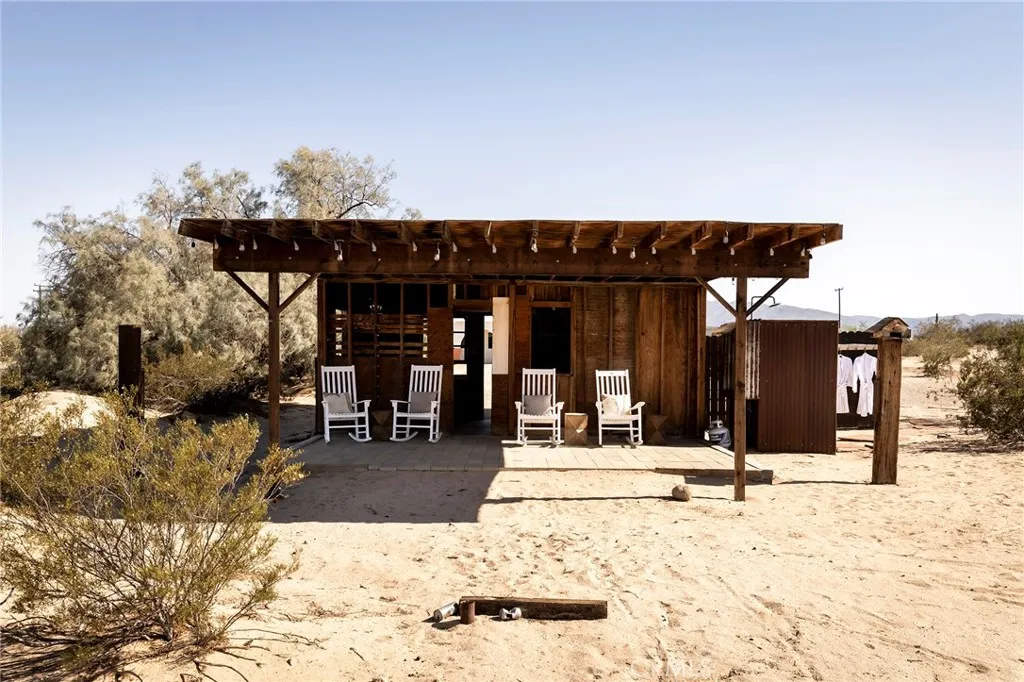 80322 Mesa Drive, 29 Palms, California 92277 home-pic-60