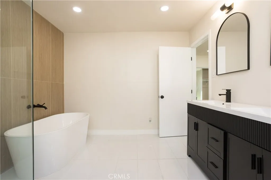 325 E 222nd St Street, Carson, California 90745 home-pic-21