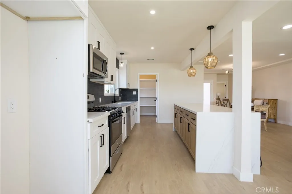 325 E 222nd St Street, Carson, California 90745 home-pic-5