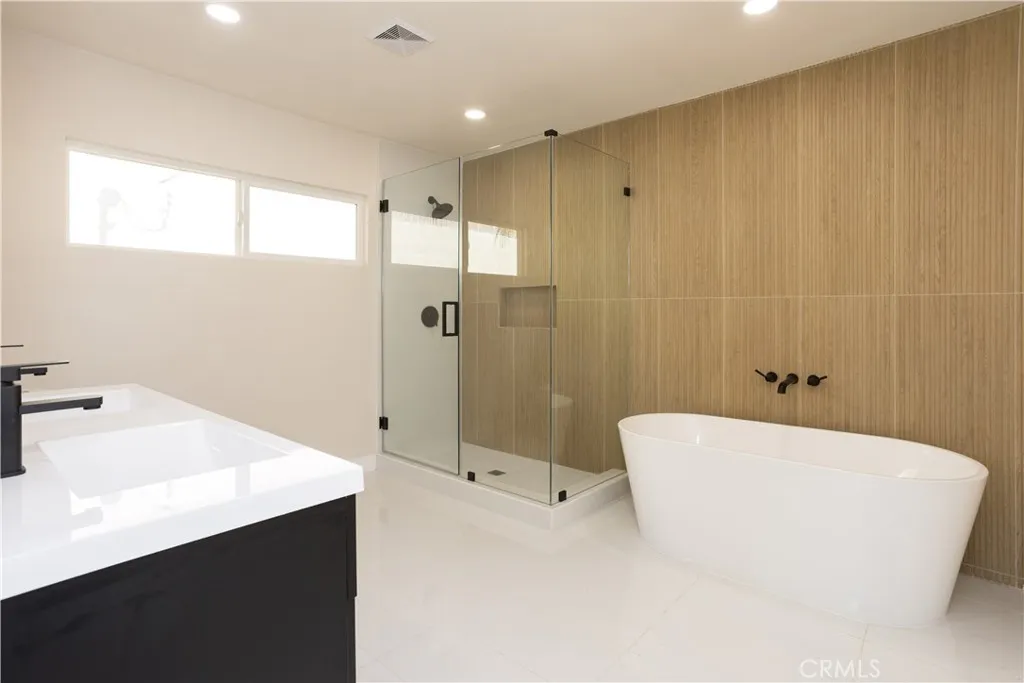 325 E 222nd St Street, Carson, California 90745 home-pic-22