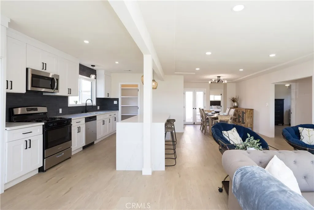 325 E 222nd St Street, Carson, California 90745 home-pic-10