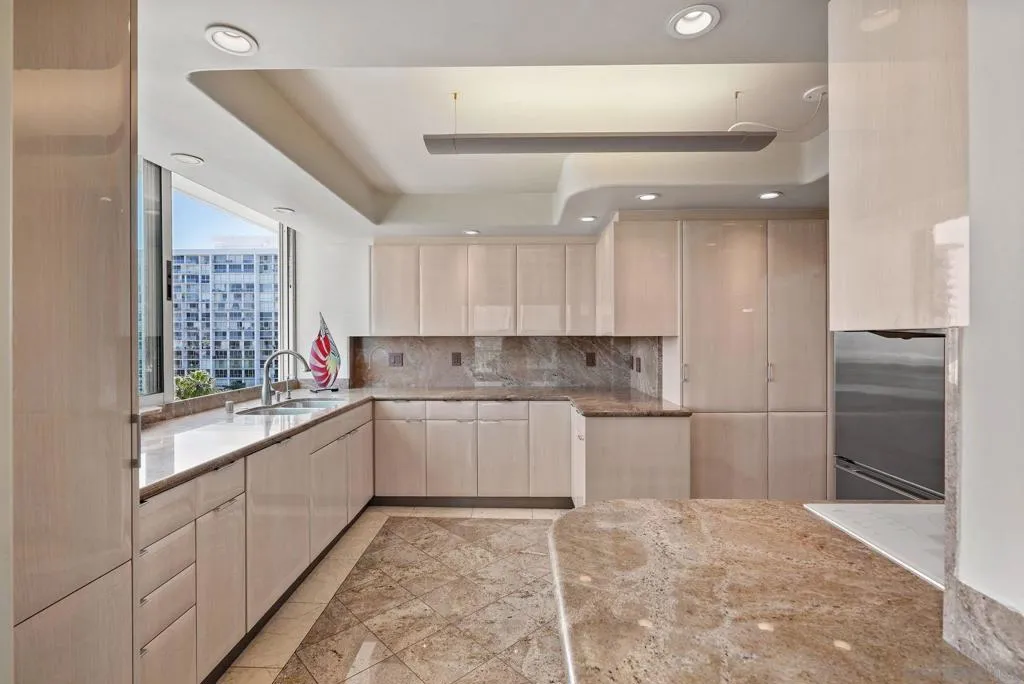 1810 Avenida Del Mundo 703, Coronado, California 92118 home-pic-16