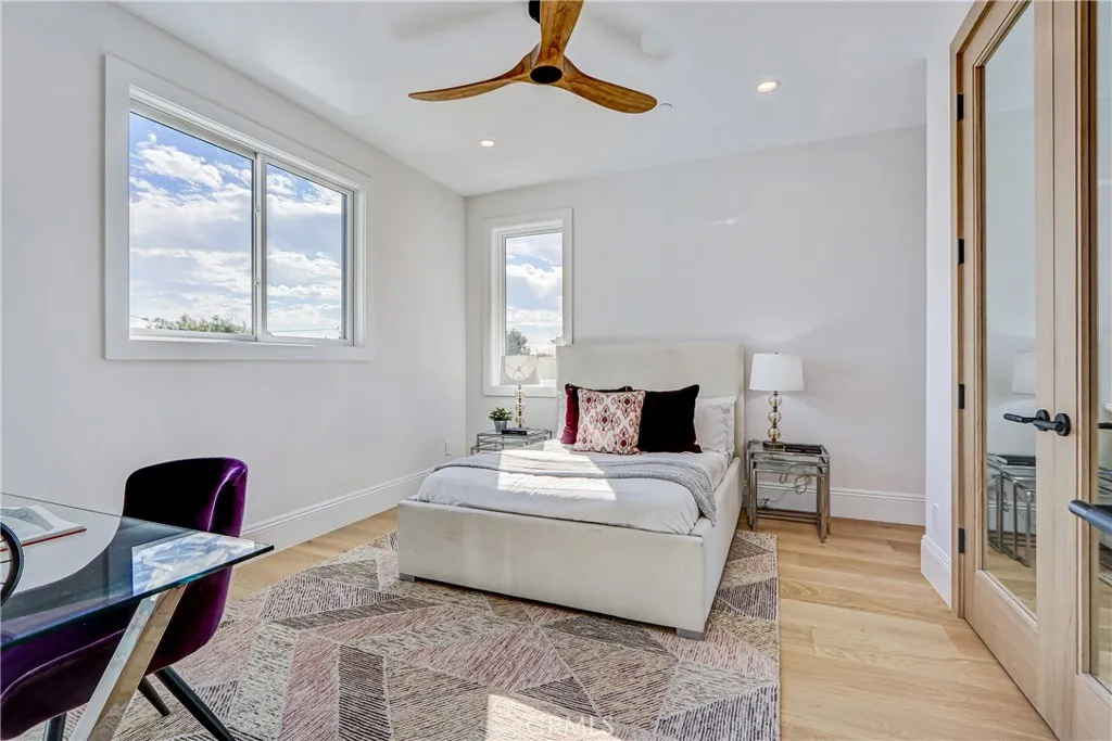 1801 Pine Avenue, Manhattan Beach, California 90266 home-pic-35