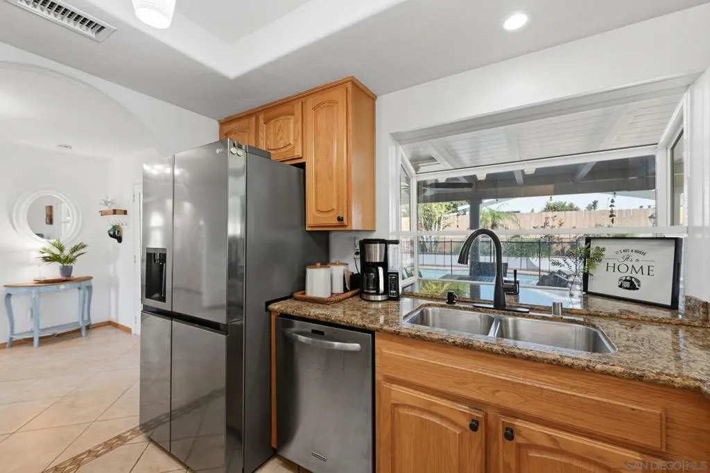 9349 Nalini Ct, Santee, California 92071 home-pic-16