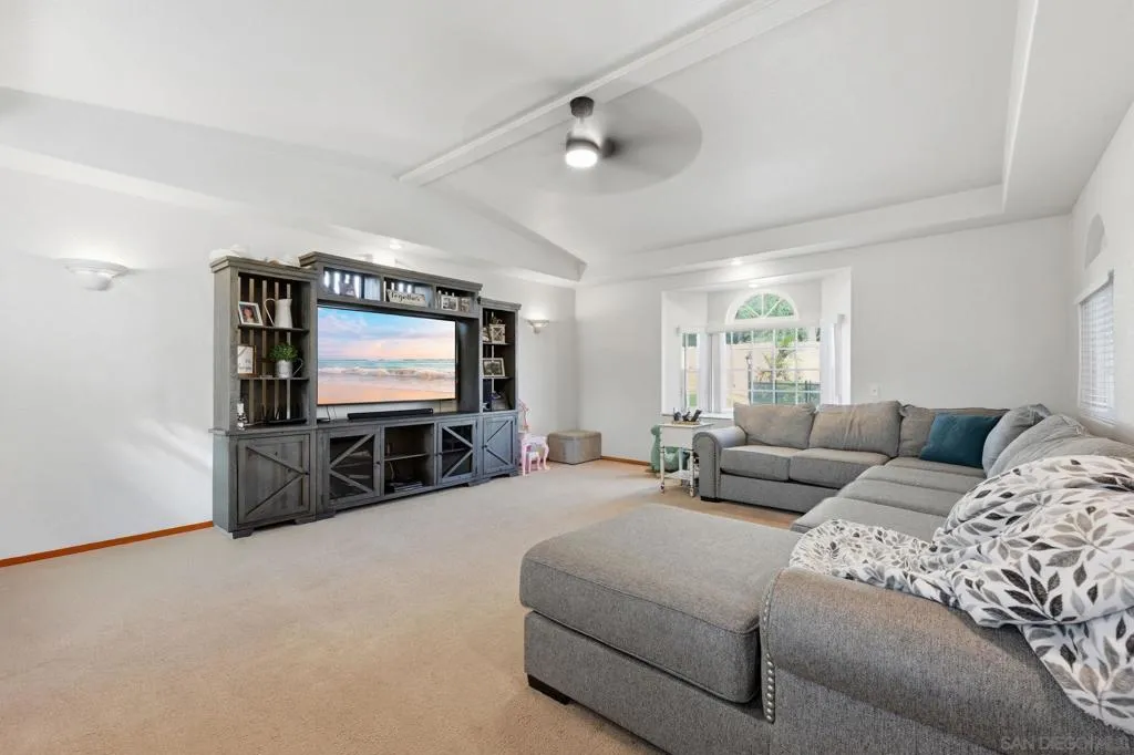 9349 Nalini Ct, Santee, California 92071 home-pic-11