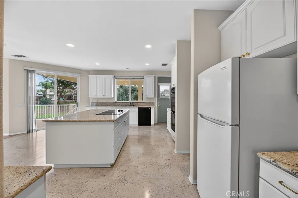 29886 Bahia Drive, Canyon Lake, California 92587 home-pic-12