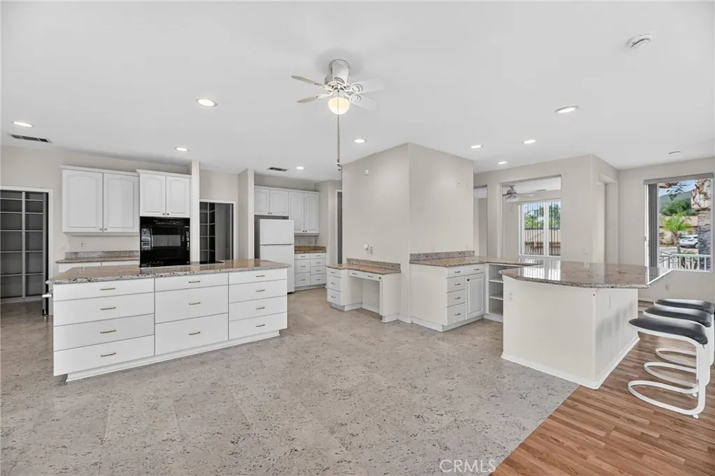 29886 Bahia Drive, Canyon Lake, California 92587 home-pic-10