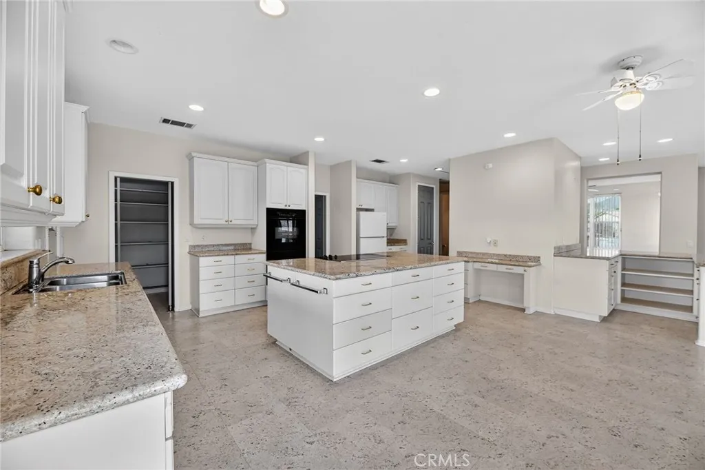 29886 Bahia Drive, Canyon Lake, California 92587 home-pic-15