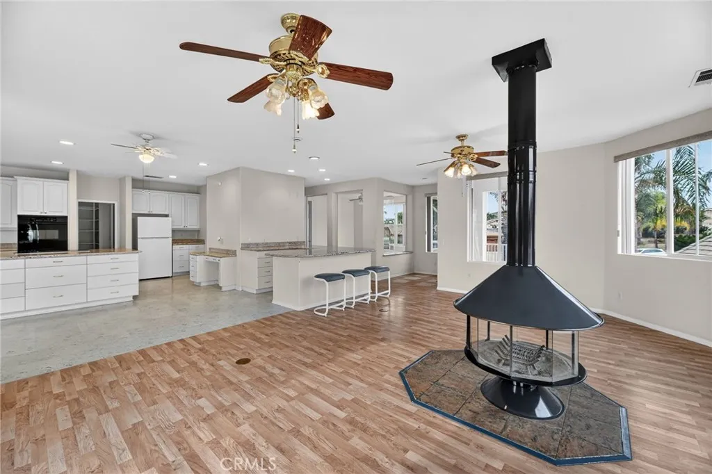 29886 Bahia Drive, Canyon Lake, California 92587 home-pic-16
