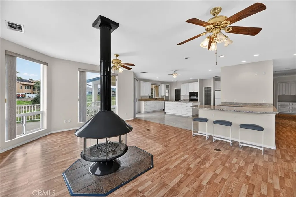 29886 Bahia Drive, Canyon Lake, California 92587 home-pic-17