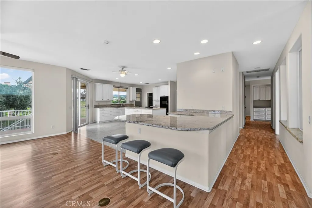 29886 Bahia Drive, Canyon Lake, California 92587 home-pic-8