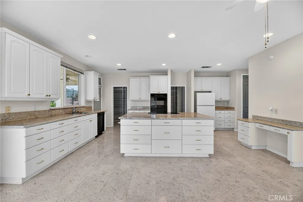 29886 Bahia Drive, Canyon Lake, California 92587 home-pic-11