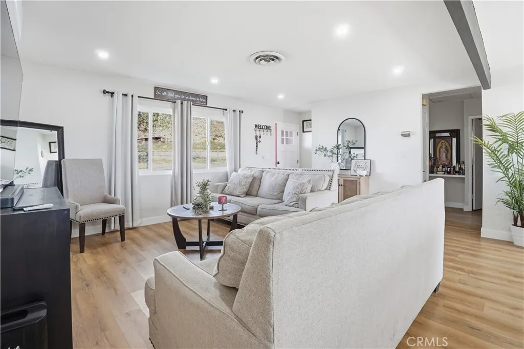 23921 South, Apple Valley, California 92307 home-pic-14