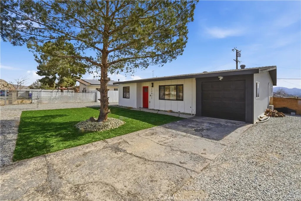 23921 South, Apple Valley, California 92307 home-pic-4