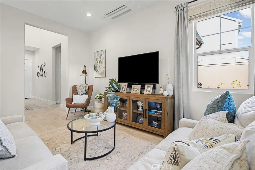 186 Earthwood, San Luis Obispo, California 93401 home-pic-4