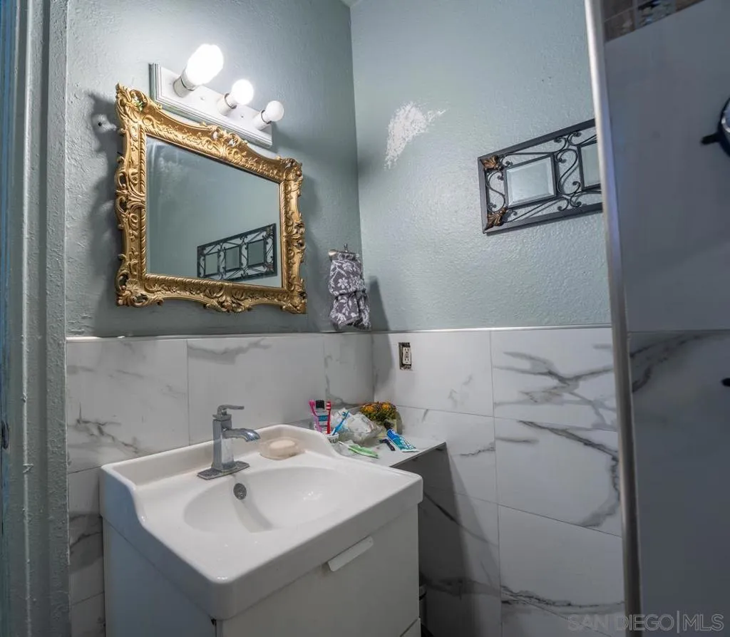 1839 W 20th St, Los Angeles, California 90007 home-pic-7