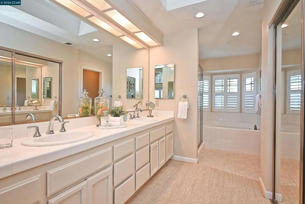 137 137 Haslemere, Lafayette, California 94549 home-pic-20