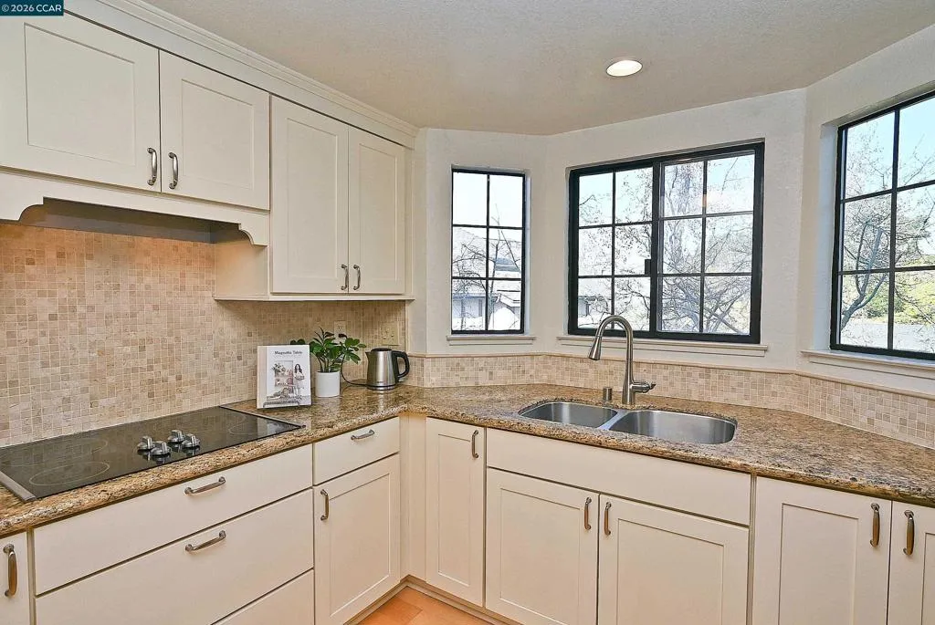 137 137 Haslemere, Lafayette, California 94549 home-pic-11