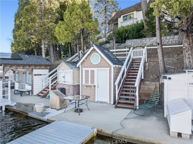 Dock Hous